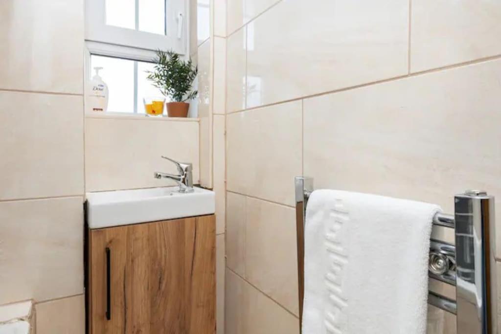 Tranquil 1Br In South Bank With Onsite Parking Apartment London Exterior photo
