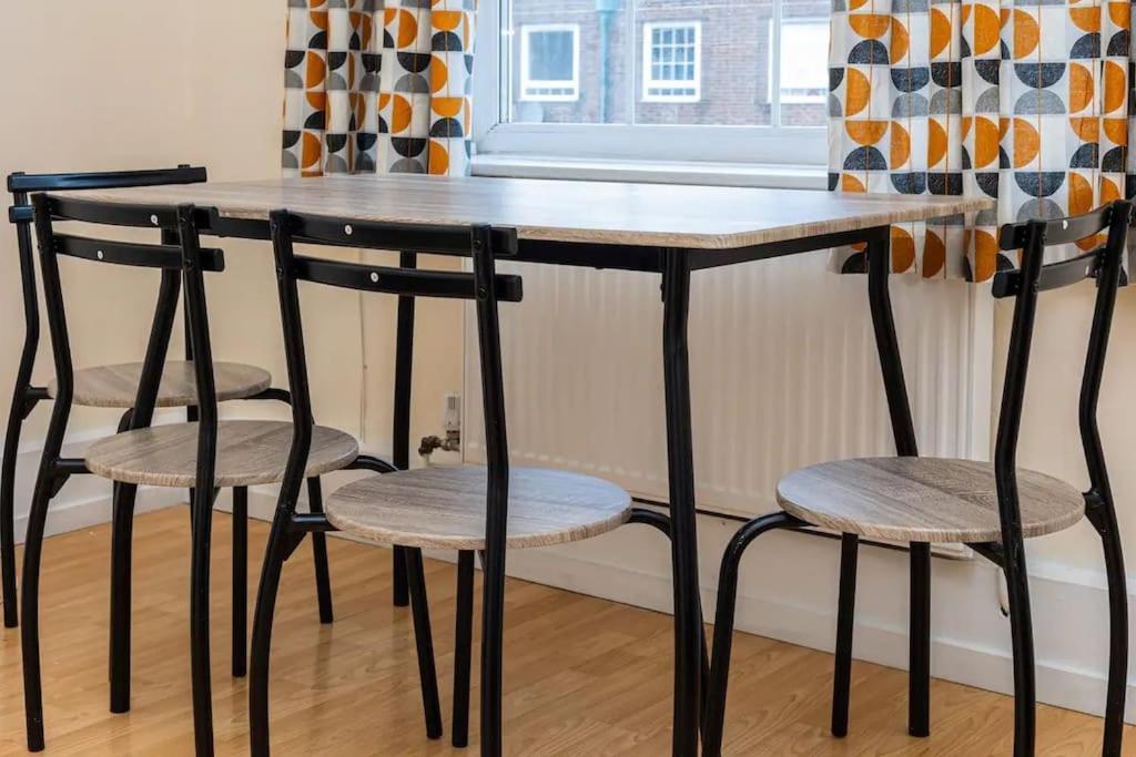 Tranquil 1Br In South Bank With Onsite Parking Apartment London Exterior photo